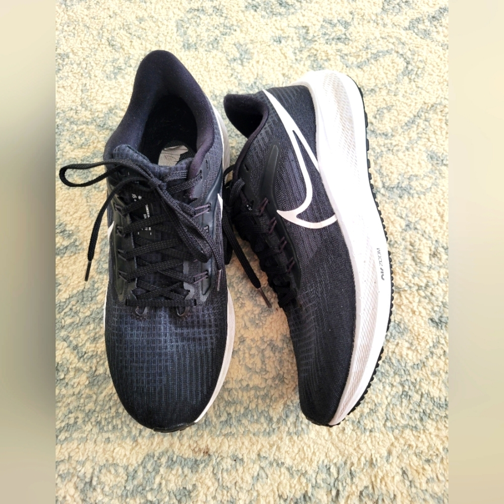 Nike Women's Air Zoom Pegasus 39, Size 9.5